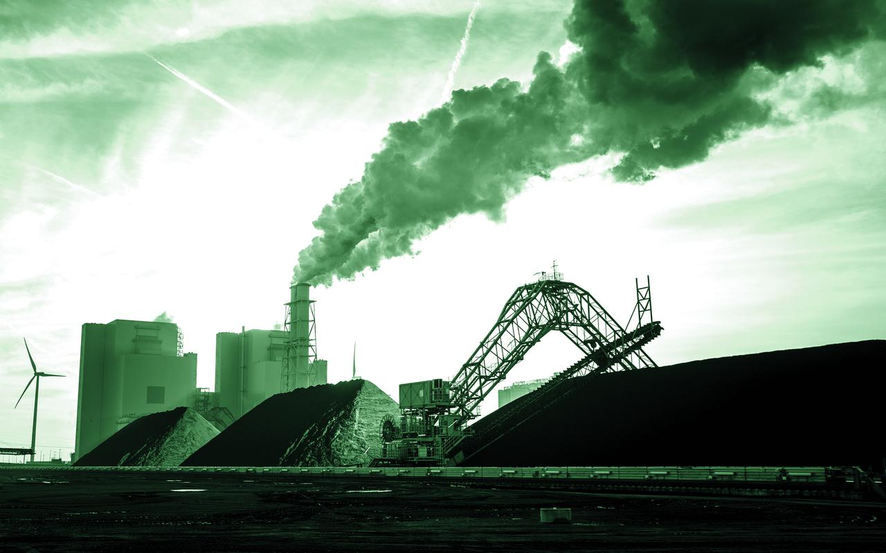 De CO2-uitstoot van de RWE-kolencentrale in de Eemshaven zou, zo was de bedoeling, worden afgevangen en opgeslagen in lege gasvelden.