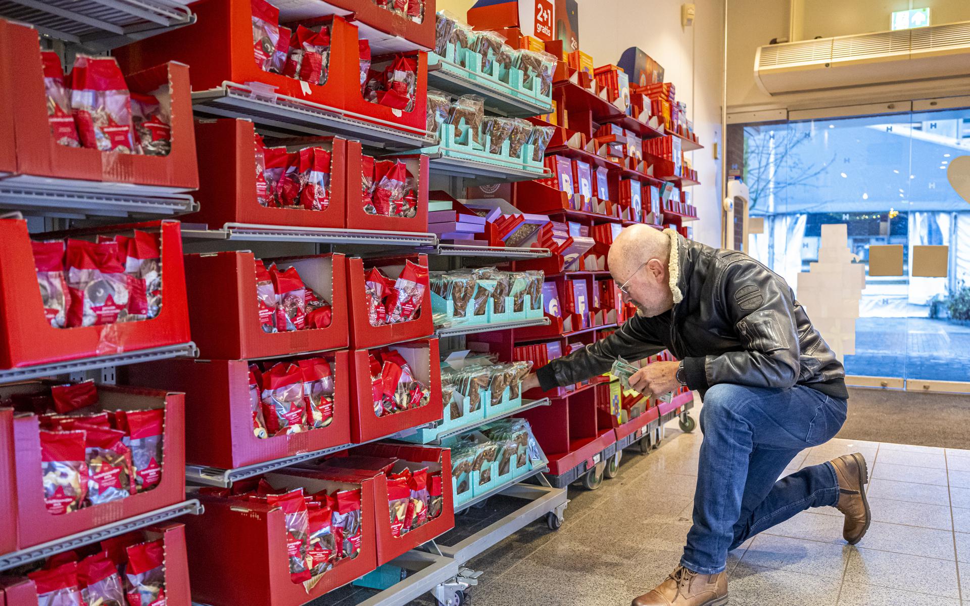 Laatste sprint voor cadeau van Sint. Helaas, de vibrator bij Kruidvat is  uitverkocht - Dagblad van het Noorden