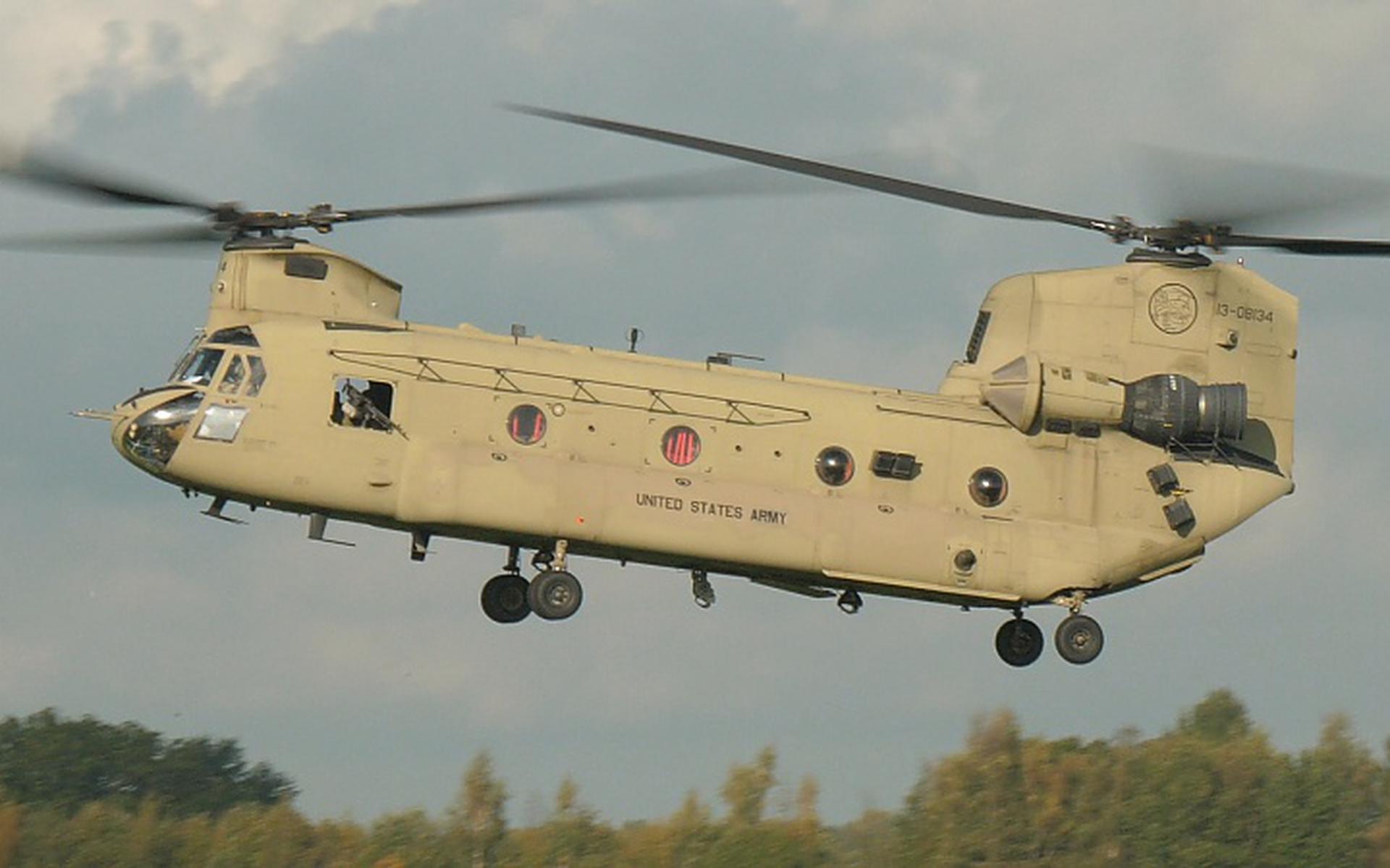 Militairen nemen Ossesluis in tijdens grote militaire oefening met helikopters