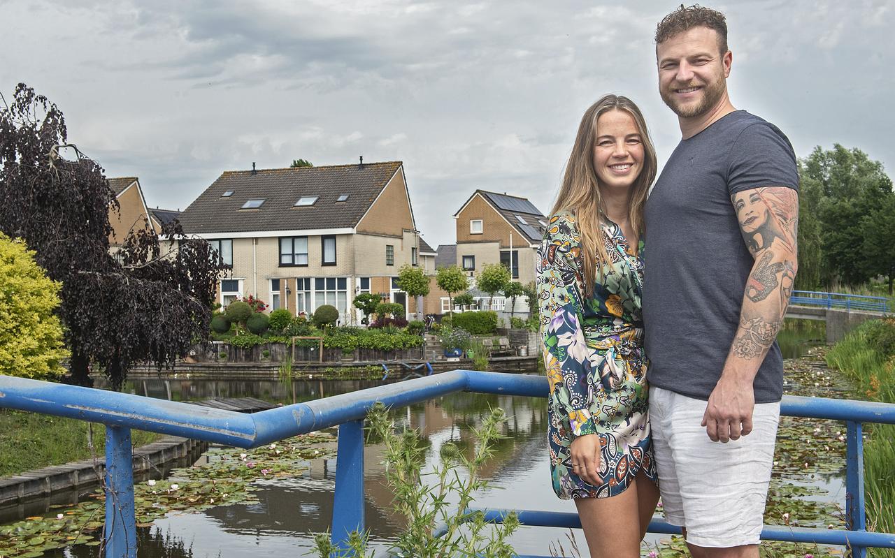 Op zoek naar een woning verspreidden Ilse en Gertjan via Spottery 300 kaartjes in Emmen. Het leverde veel reacties en uiteindelijk een huis op. Op zoek naar een woning verspreidden Ilse en Gertjan via Spottery 300 kaartjes in Emmen. Het leverde veel reacties en uiteindelijk een huis op.