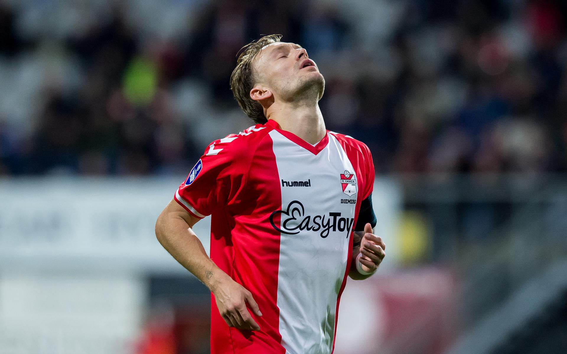 Mark Diemers baalt na een gemiste doelpoging voor FC Emmen in het duel met Fortuna Sittard, eerder dit seizoen.