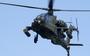 Een laagvliegende Apache-helikopter kan mens en dier heel wat schrik aanjagen.