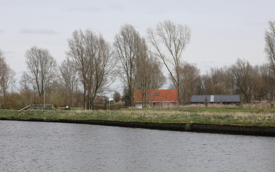 Rondom deze woning aan de Rensel ligt Landgoed Winschoterzijl. 