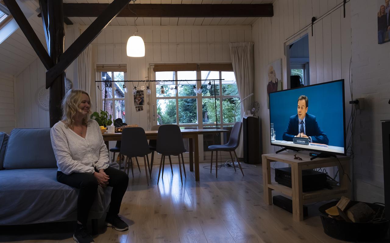 Geesje Zandvoort uit Zeerijp baalt van Den Haag. ,,Er is niemand die écht iets doet." Geesje Zandvoort uit Zeerijp baalt van Den Haag. ,,Er is niemand die écht iets doet."