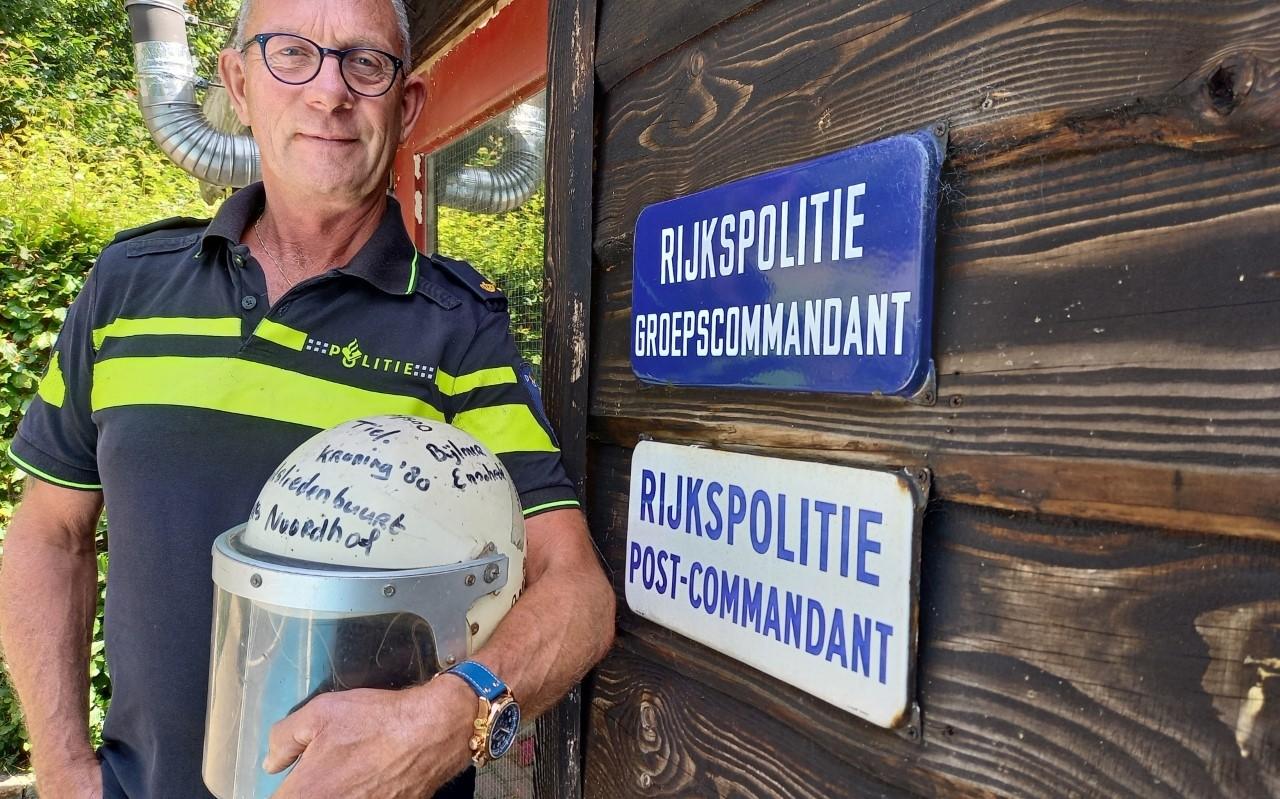Henk Habing (66) uit Zuidbroek is zondag een halve eeuw bij de politie. Henk Habing (66) uit Zuidbroek is zondag een halve eeuw bij de politie.