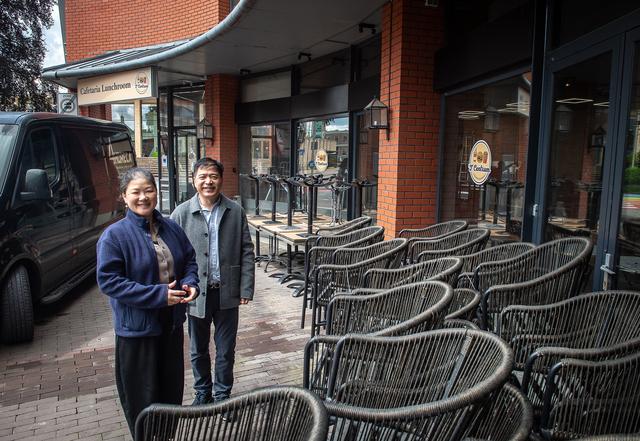 Burger Queen failliet, Mimi en David springen in het gat