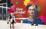 Koningin Máxima opende de tentoonstelling Viva la Frida!. Rechts Harry Tupan, directeur van het Drents Museum.