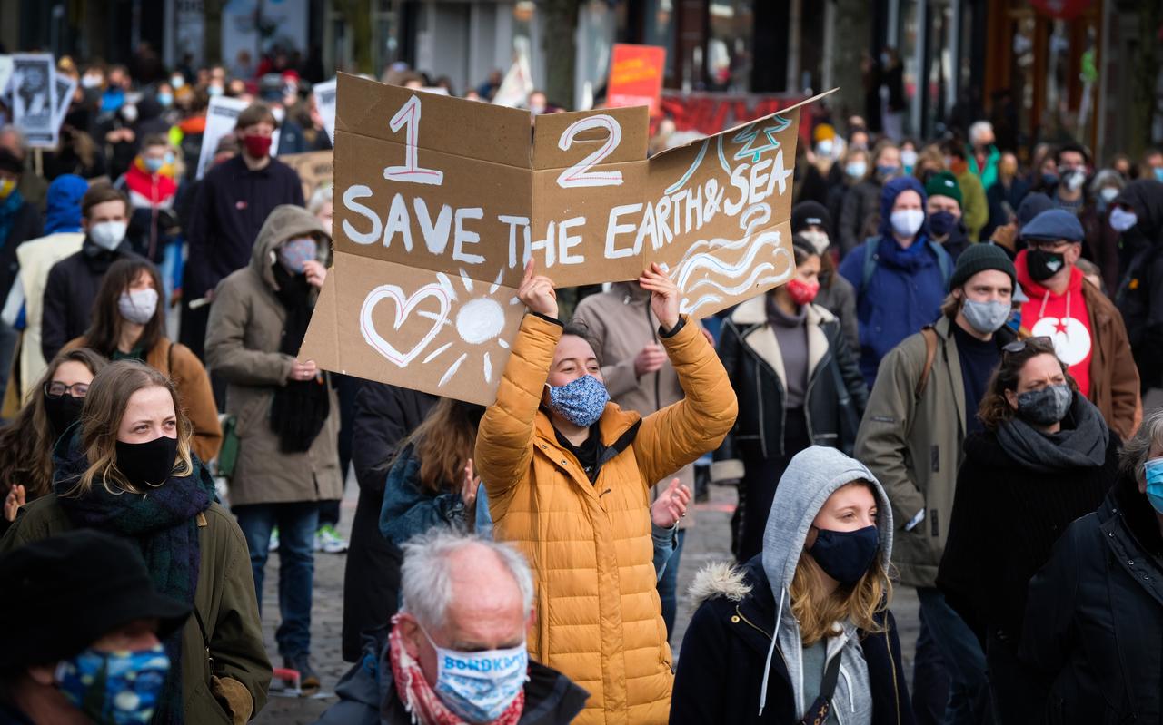 Een klimaatprotest op de Vismarkt in Groningen in maart vorig jaar. Een klimaatprotest op de Vismarkt in Groningen in maart vorig jaar.