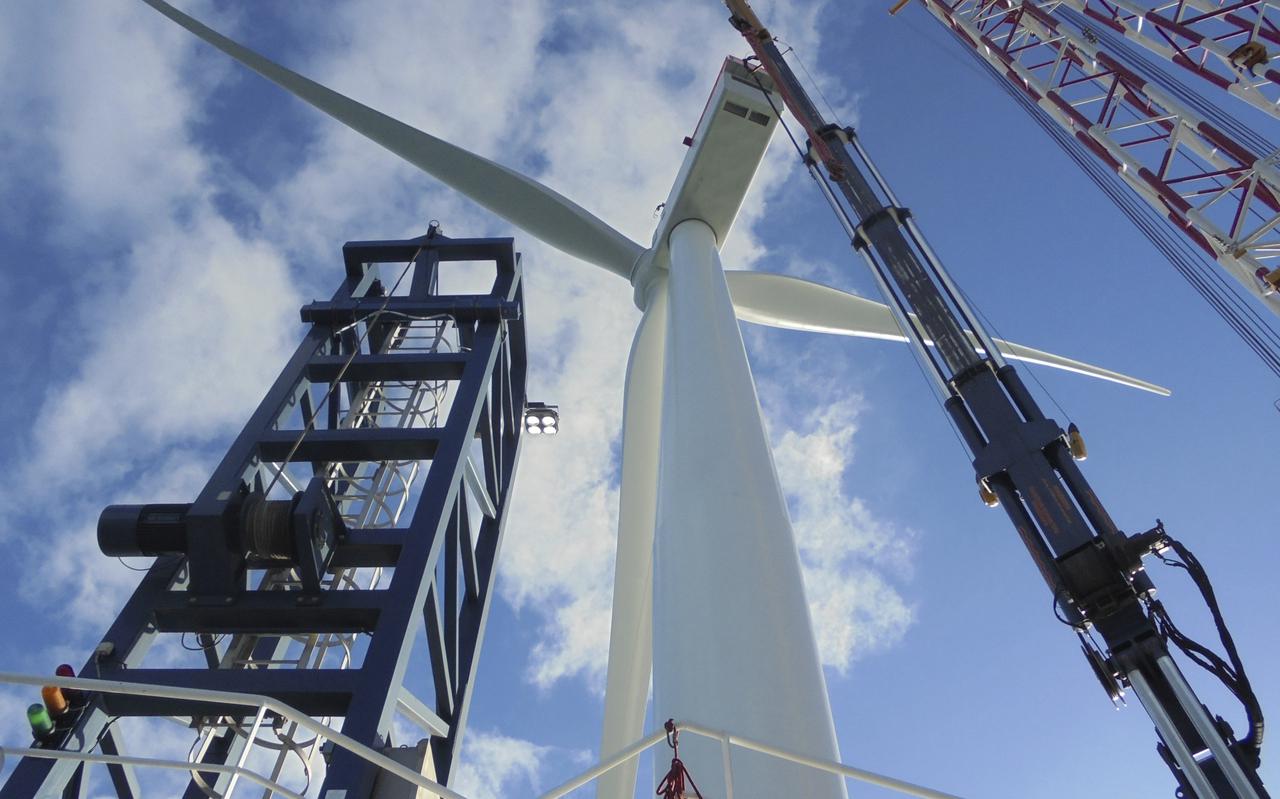 De eerste turbine van het Gemini windmolenpark ten noorden van de Groninger kust werd enkele jaren geleden geplaatst.