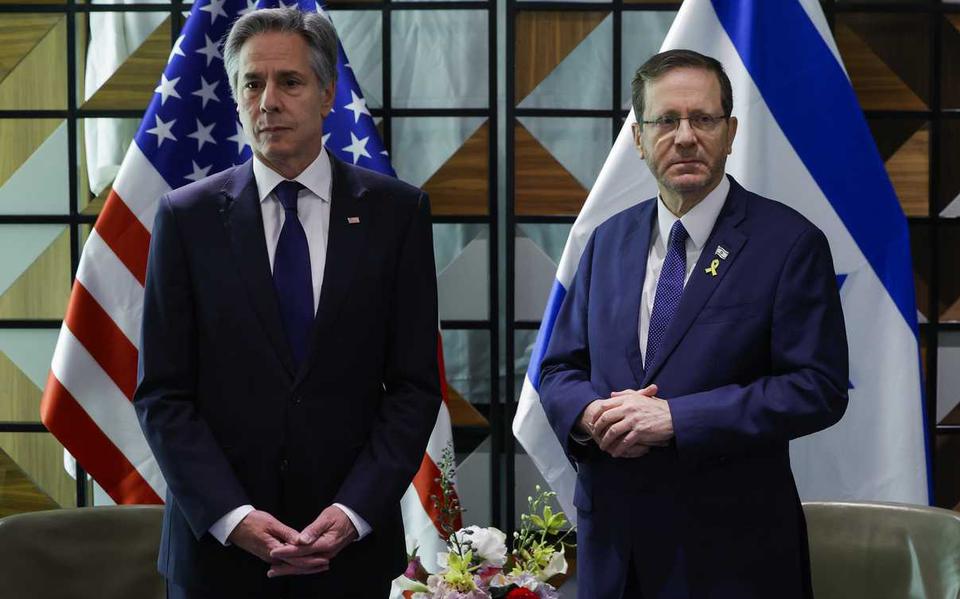 De Amerikaanse buitenlandminister Antony Blinken (links) op bezoek bij de Israëlische president Isaac Herzog.