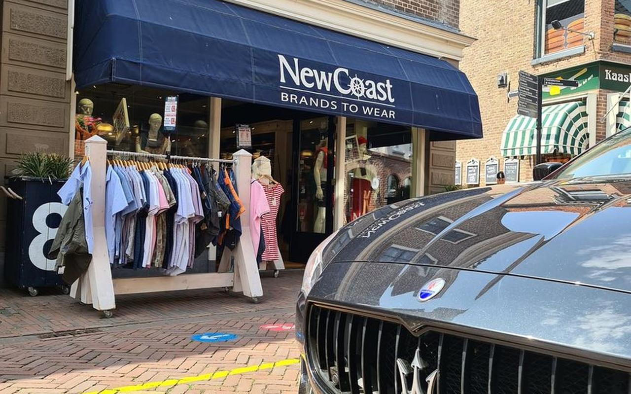 Bij New Coast in de Hoofdstraat in Meppel werd voor 2800 euro aan kleding gestolen. Bij New Coast in de Hoofdstraat in Meppel werd voor 2800 euro aan kleding gestolen.