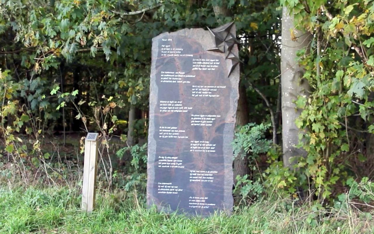 Het Vredesgedicht van Jannie Boerema in de bossen bij Peest. Het Vredesgedicht van Jannie Boerema in de bossen bij Peest.