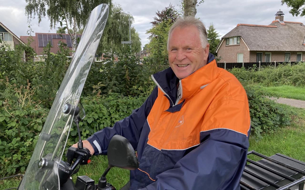 Rinus Brinkman, oud-profvoetballer en dit jaar vijftig jaar actief als postbode. Rinus Brinkman, oud-profvoetballer en dit jaar vijftig jaar actief als postbode.