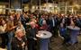Gespannen gezichten tijdens de uitslagenavond van de gemeenteraadsverkiezingen op het gemeentehuis in Hoogeveen