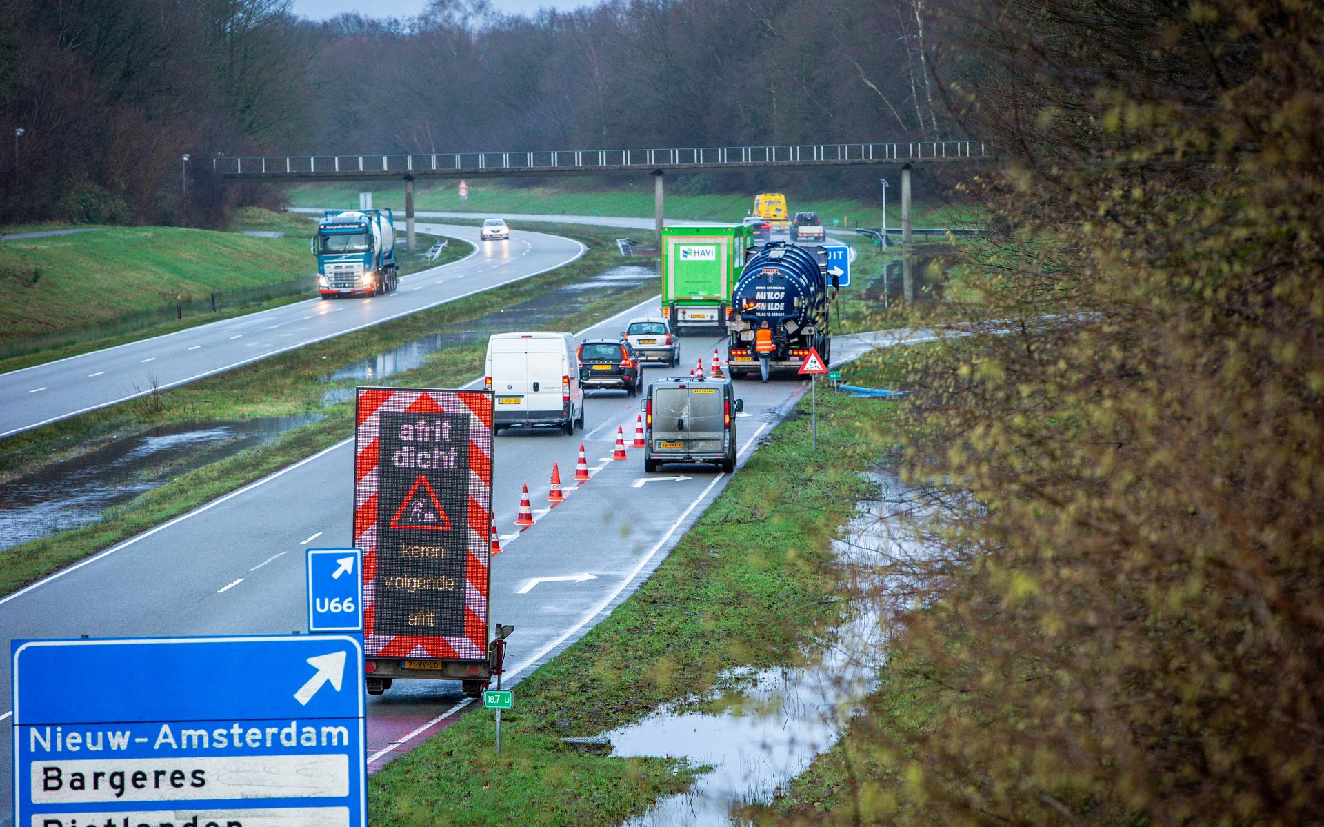 Afslag naar Bargeres en Parc Sandur in Emmen opnieuw afgesloten. Verkeer moet weer kilometers omrijd
