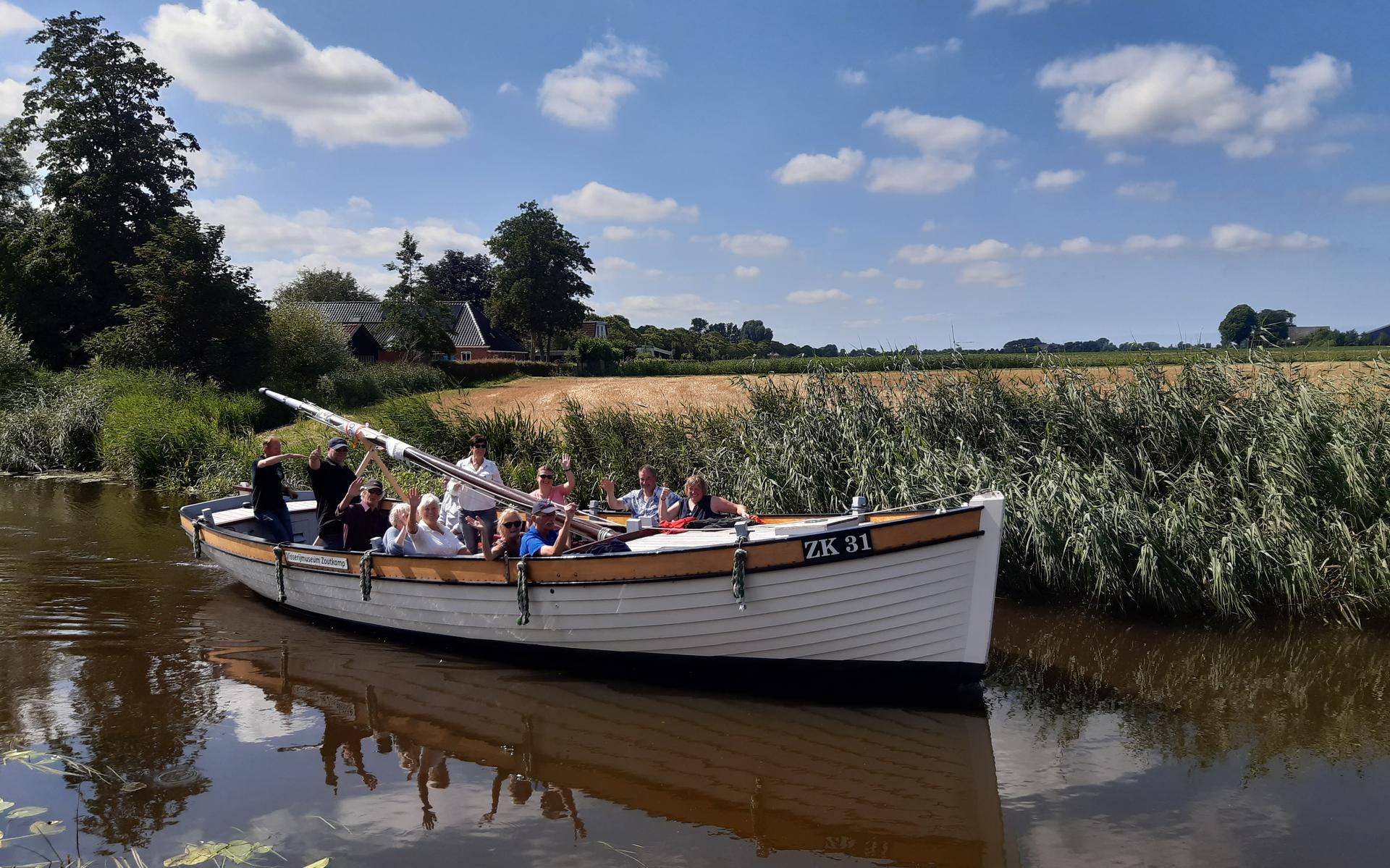 Vaar zaterdag de hele dag met een bootje over rivier de Lauwers tussen deze zeven Groningse en Fries