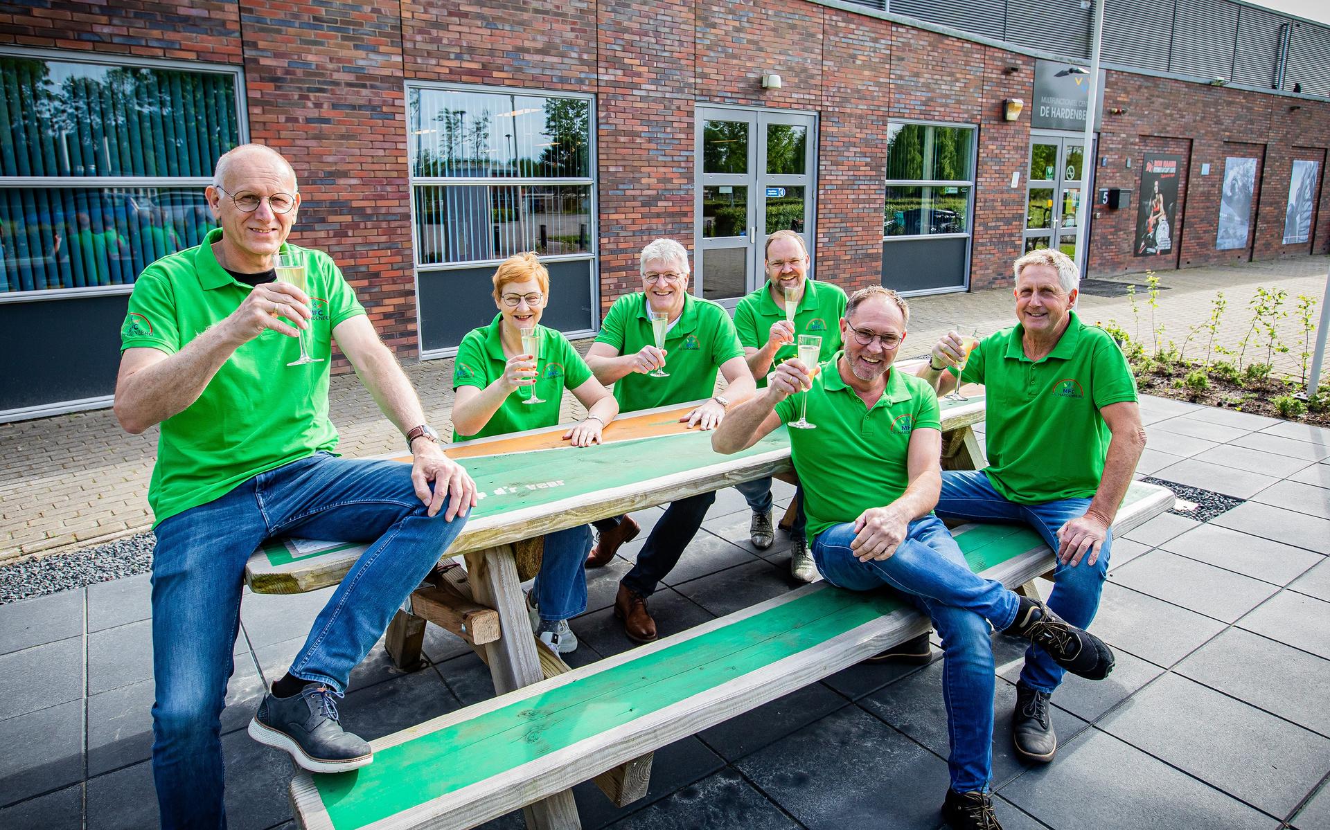 De Hardenberg in Finsterwolde loopt als een tierelier. Marcel en André prijzen inzet grote groep vri