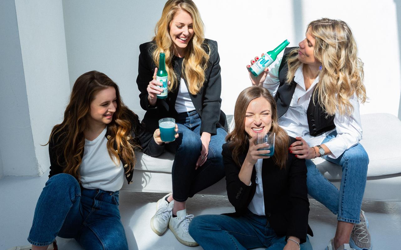 vlnr Ivana Mik, Julia Streuli, Sara Guaglio en Cristina Prat Taranilla gingen aan de slag met 'dé voedingsbron voor de toekomst': algen. vlnr Ivana Mik, Julia Streuli, Sara Guaglio en Cristina Prat Taranilla gingen aan de slag met 'dé voedingsbron voor de toekomst': algen.