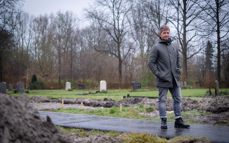 Pieter Kranenburg weet alles van de begraafplaatsen in Groningen.