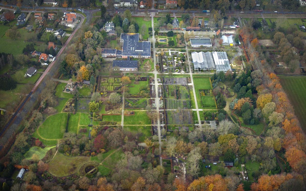 Een luchtfoto van het terrein van de Tuinbouwschool. 