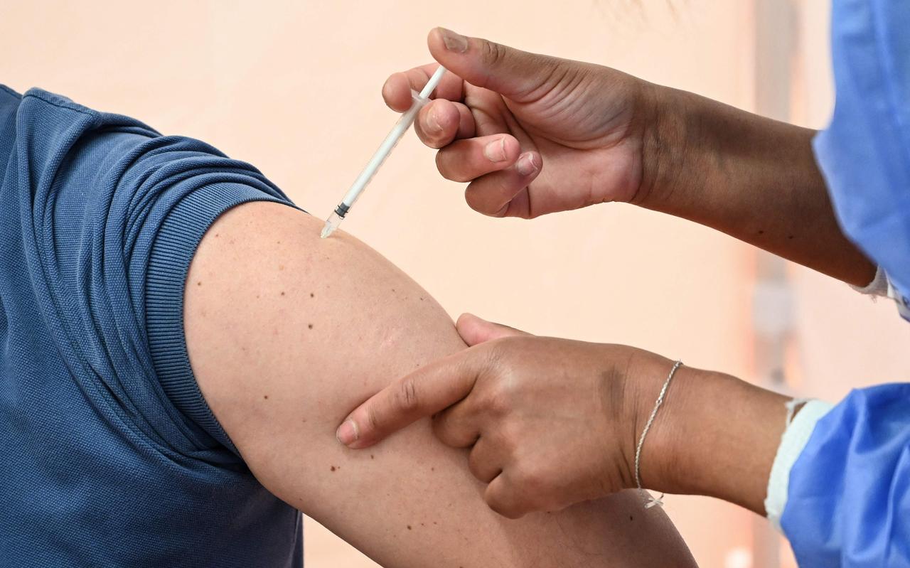 Vaccinatie met het coronavaccin van Pfizer. Vaccinatie met het coronavaccin van Pfizer.