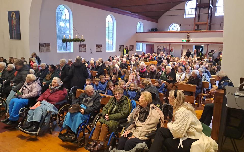 In de beide kerken werd aandachtig geluisterd naar muziek, gedichten en verhalen.