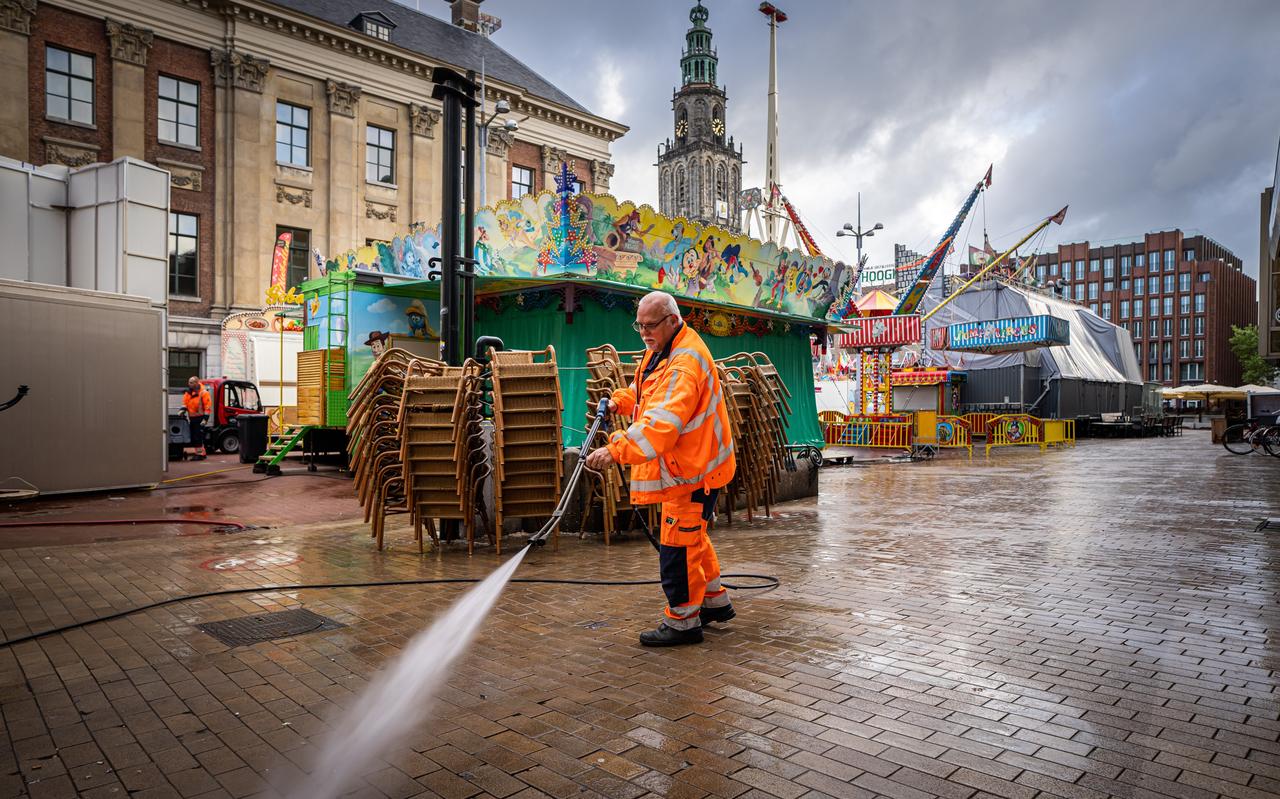 Op zaterdagochtend ruimt Stadsbeheer de rotzooi van de uitgaansnacht op. Op zaterdagochtend ruimt Stadsbeheer de rotzooi van de uitgaansnacht op.