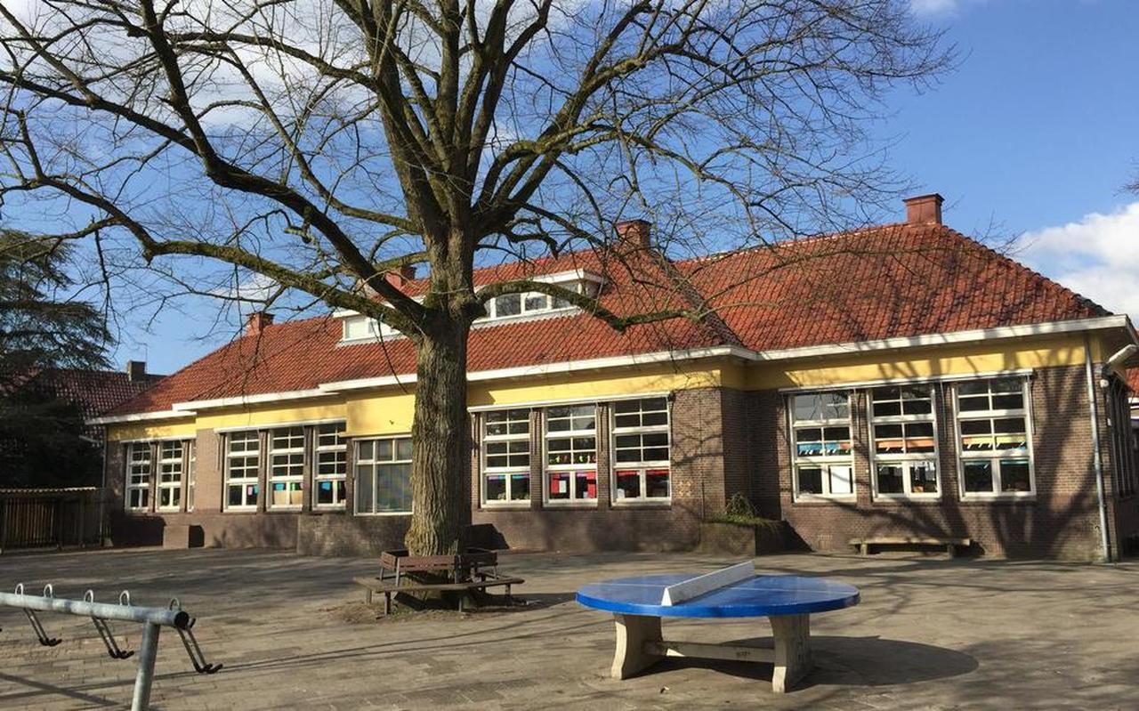 De voormalige Centrumschool in Eelde waar enkele groepen van de Mariaschool en De Veenvlinder worden ondergebracht. De voormalige Centrumschool in Eelde waar enkele groepen van de Mariaschool en De Veenvlinder worden ondergebracht.