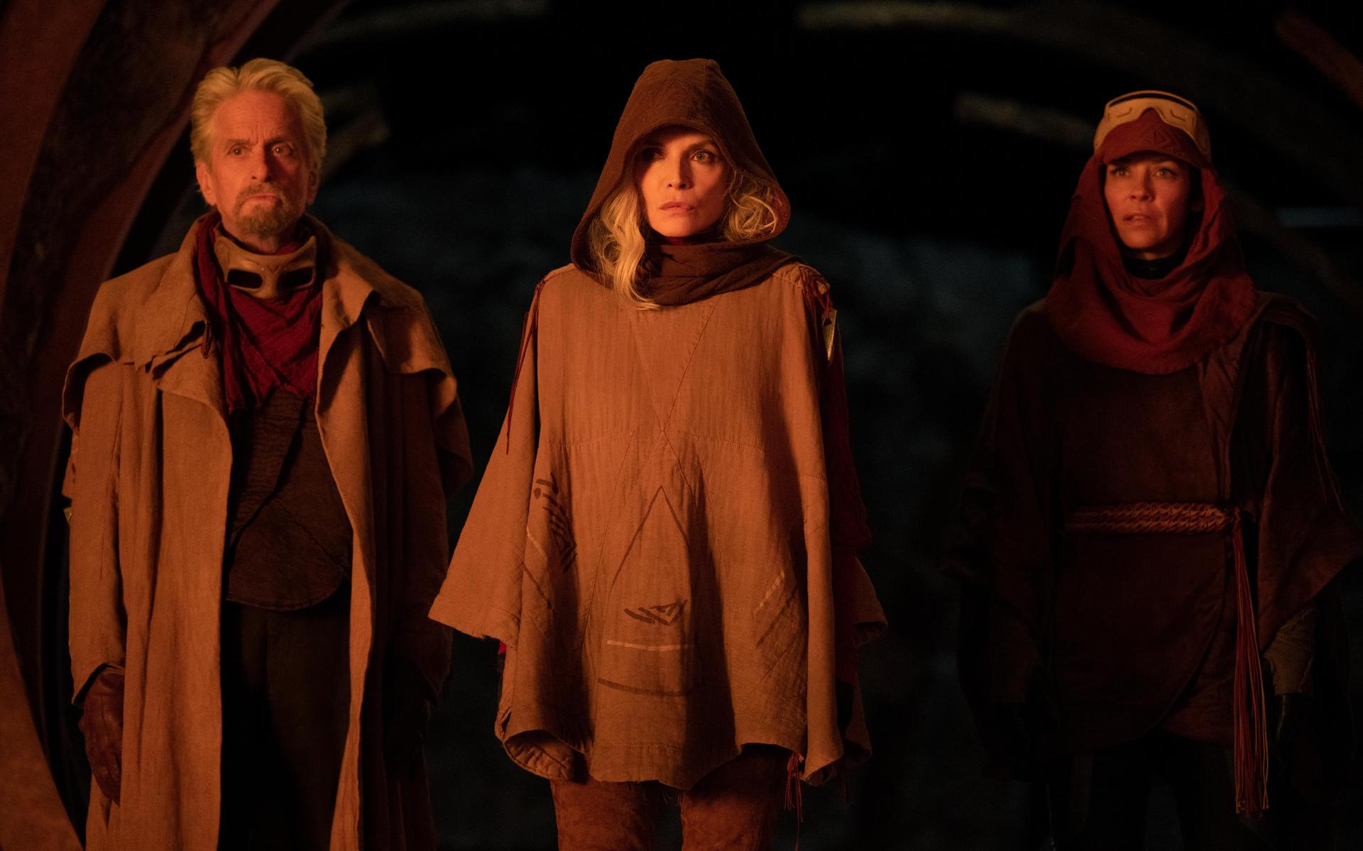 Michael Douglas (Hank Pym), Michelle Pfeiffer als Janet van Dyne en Evangeline Lilly als Hope van Dyne (Wasp) in 'Ant-Man and the Wasp: Quantumania'.