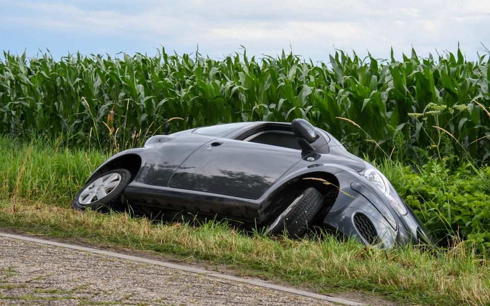 Automobiliste Wijkt Uit Voor Wagen Met Pech In Ellertshaar En Eindigt ...