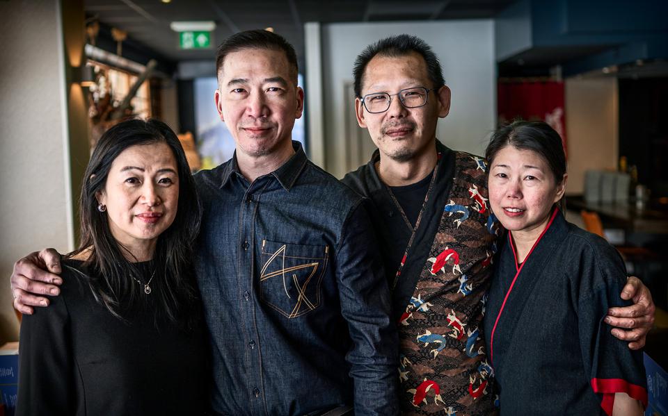 Oprichters Kelly Chen en Lobo Fung geven het stokje over aan nieuwe eigenaren Raymond Ng en Michelle Ng.