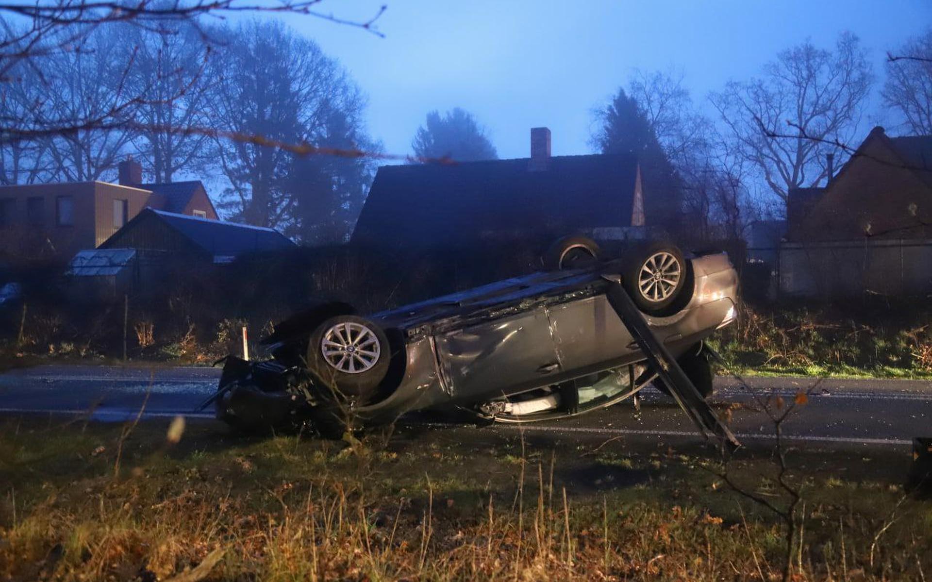 Auto slaat over de kop op N387 bij Slochteren. Bestuurder naar ziekenhuis - Dagblad van het Noorden