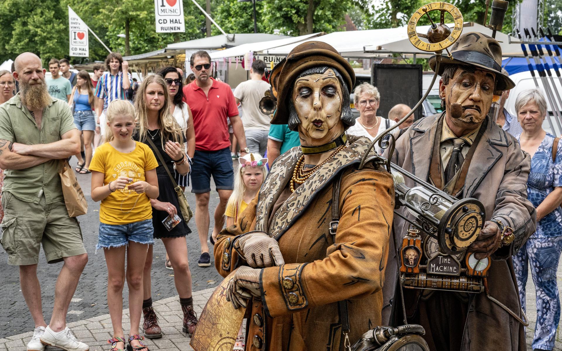 Orvelte in het teken van het eerste straattheaterfestival