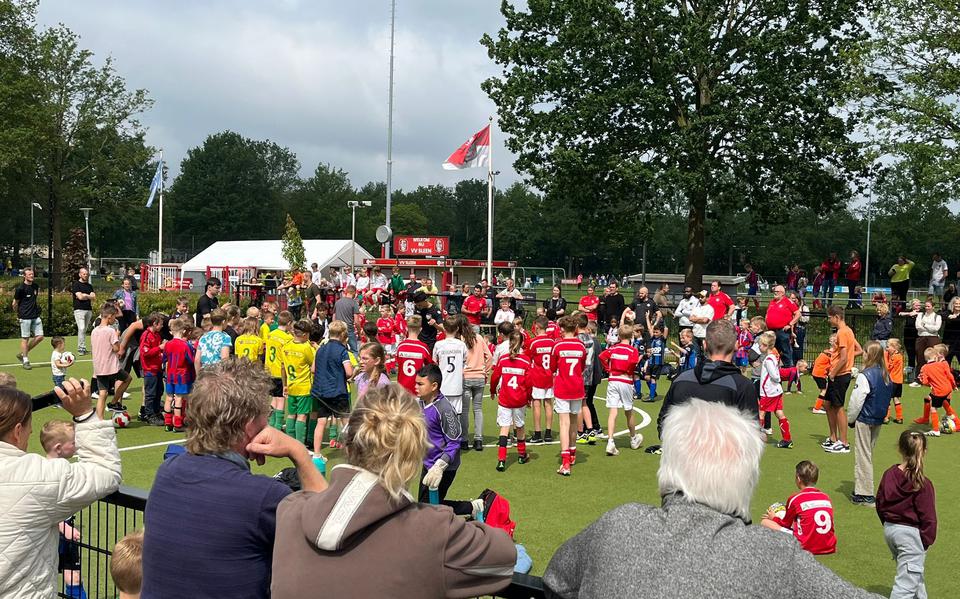 Het sportpark van voetbalvereniging Sleen was afgelopen weekend het decor voor de vijftiende editie van het Herman brood-toernooi.