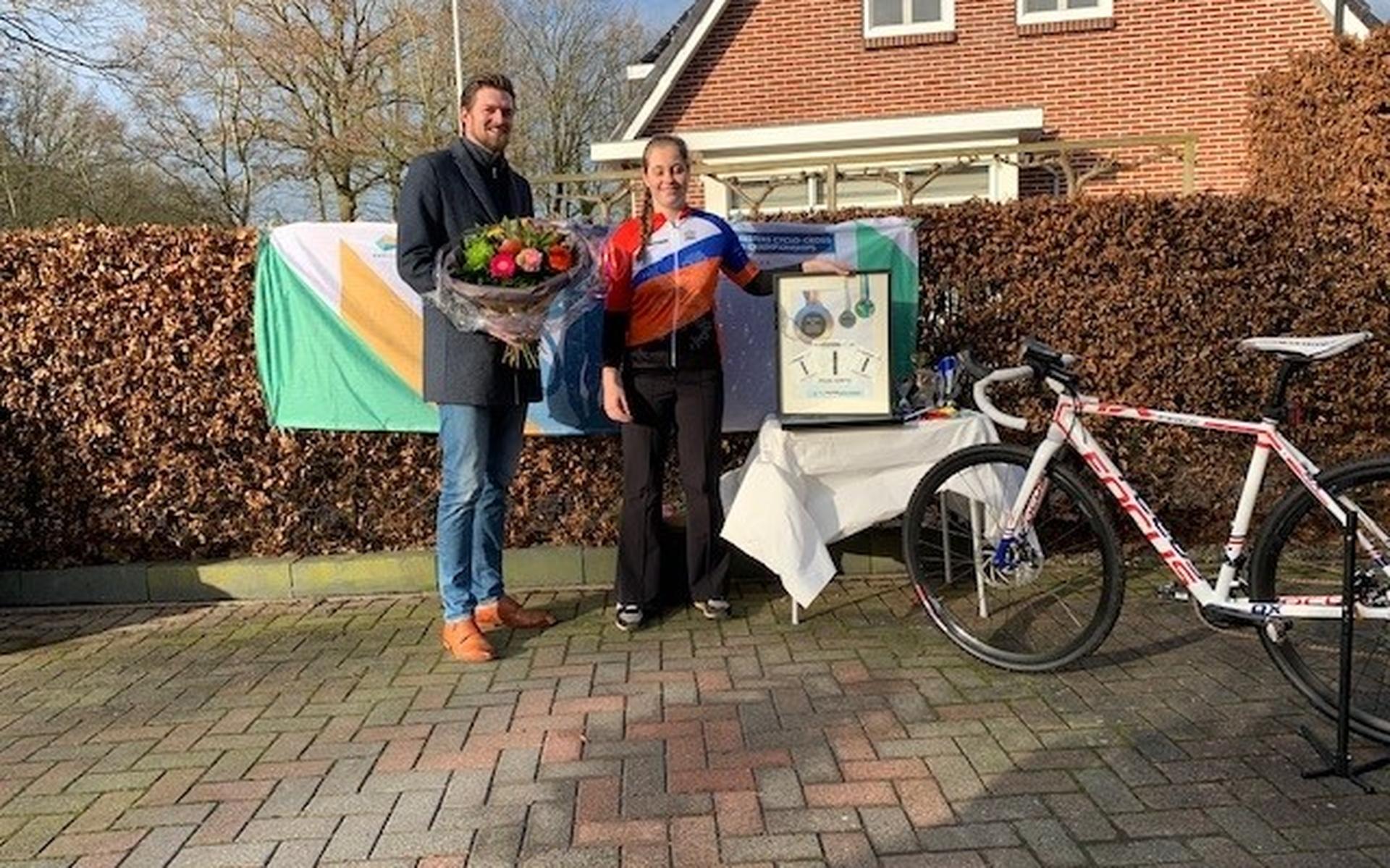 De huldiging werd een bescheiden feestje.