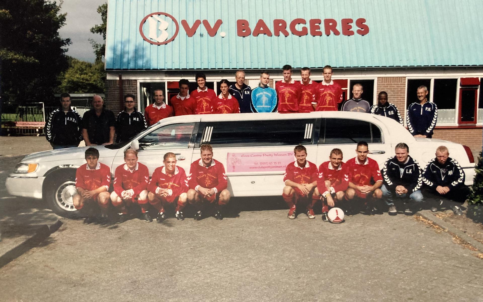 VV Bargeres uit Emmen, de eerste club van Roy Stroeve en Jurgen Locadia, bestaat vijftig jaar. Een b