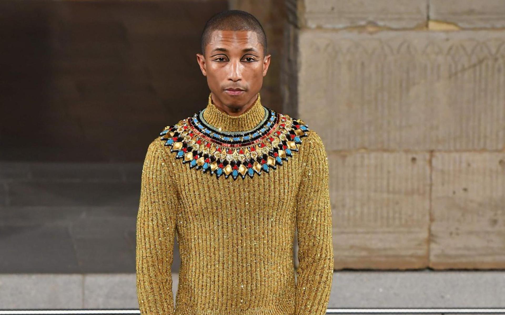 Pharrell Williams op de catwalk van Chanel. De rapper en producer is de nieuwe artistieke directeur van Louis Vuitton. 