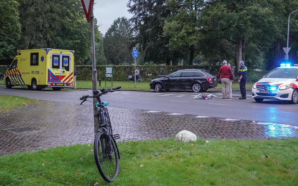 Fietster gewond door aanrijding in Roden. Fietster gewond door aanrijding in Roden.