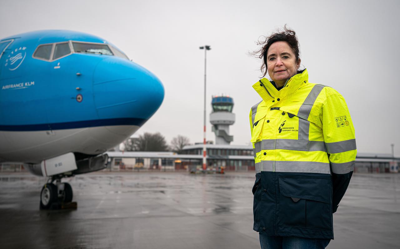 Directeur Meiltje de Groot wil Groningen Airport Eelde graag bij de Schipholgroep hebben.