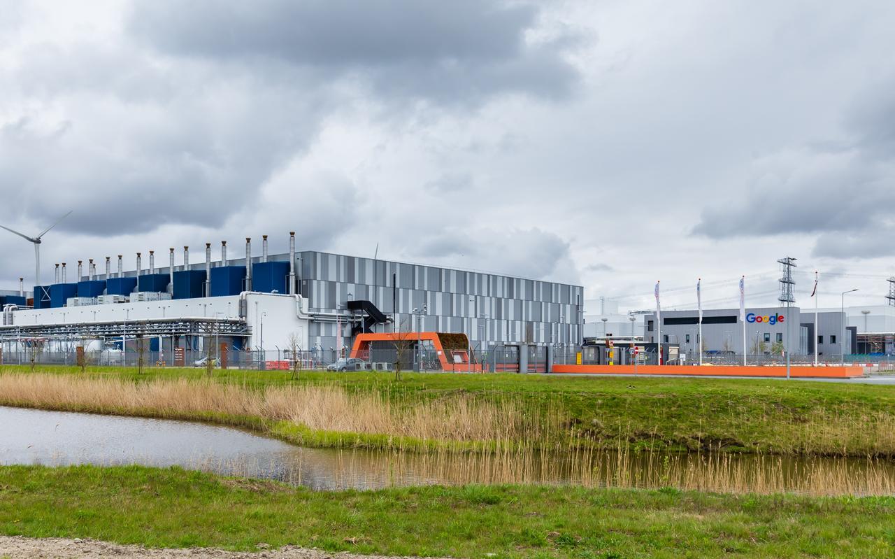 Google in de Eemshaven. Google in de Eemshaven.