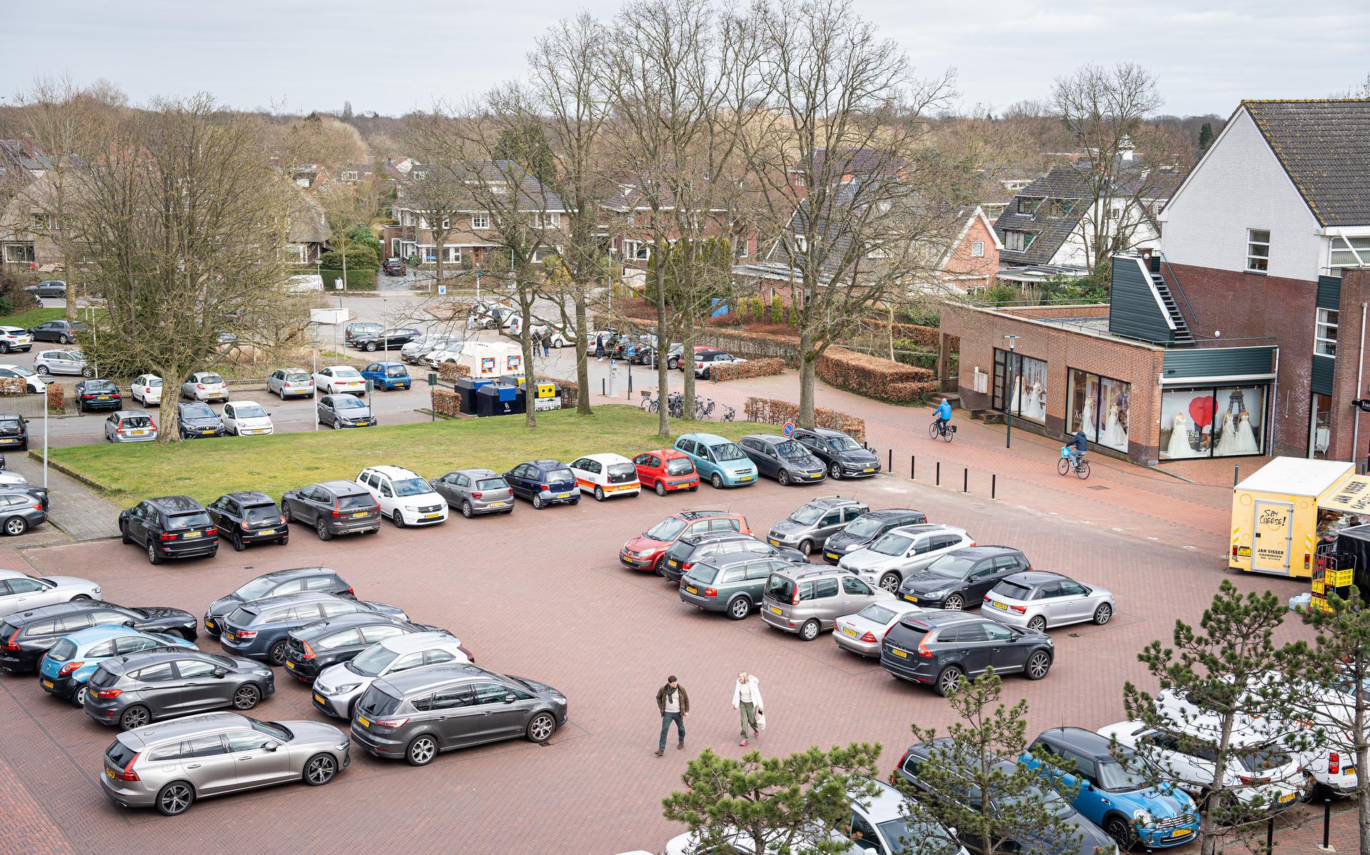 Winkeliers in Haren strijden al jaren voor gratis parkeren in het winkelcentrum. Een blauwe zone wordt ook toegejuicht. 