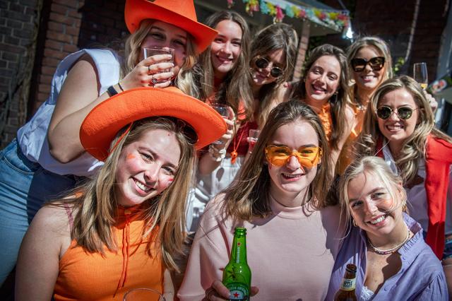 Hoe valt het glas- en blikverbod tijdens Koningsdag en -nacht bij ondernemers in Groningen? ‘Flessen