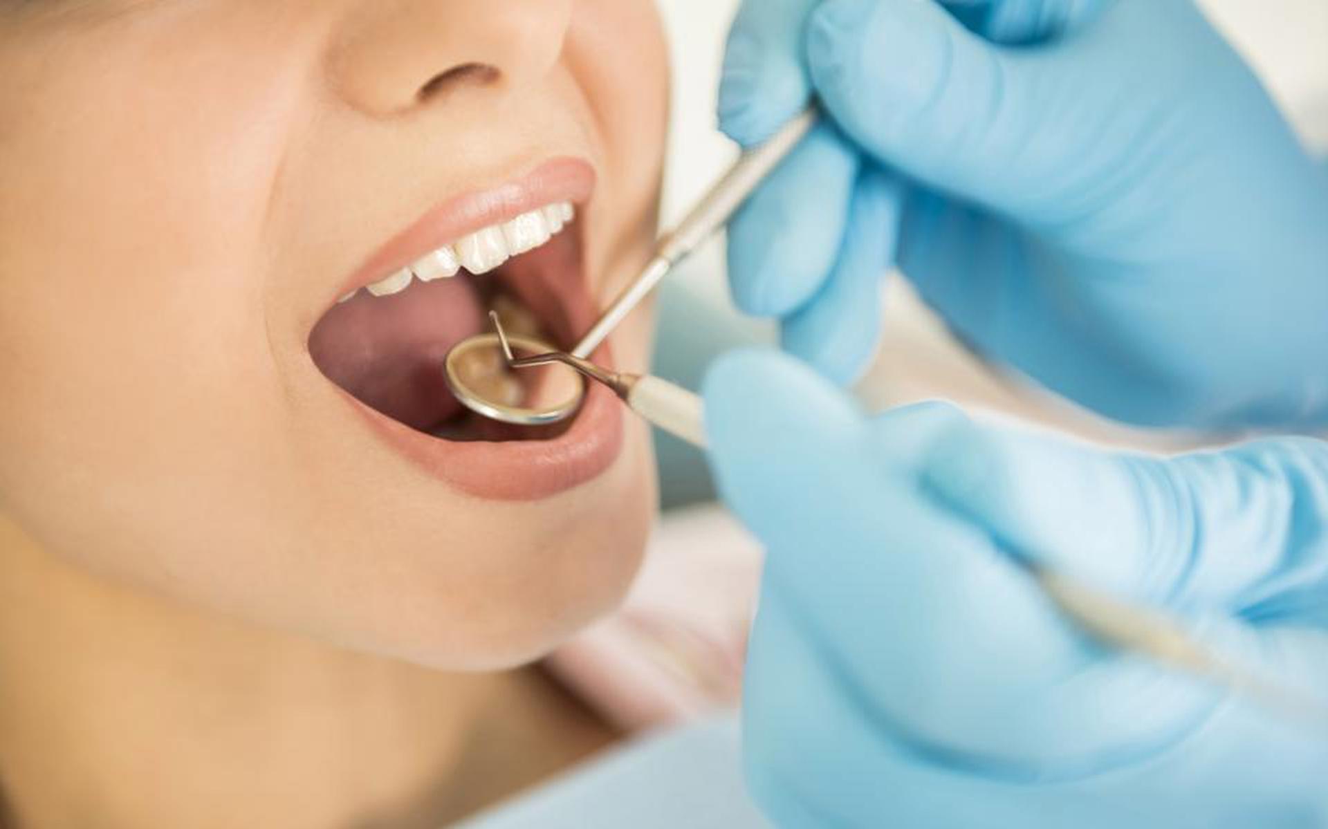 Patiënte zat in complot met tandartsassistente en haar toenmalige vriend. Foto: Shutterstock