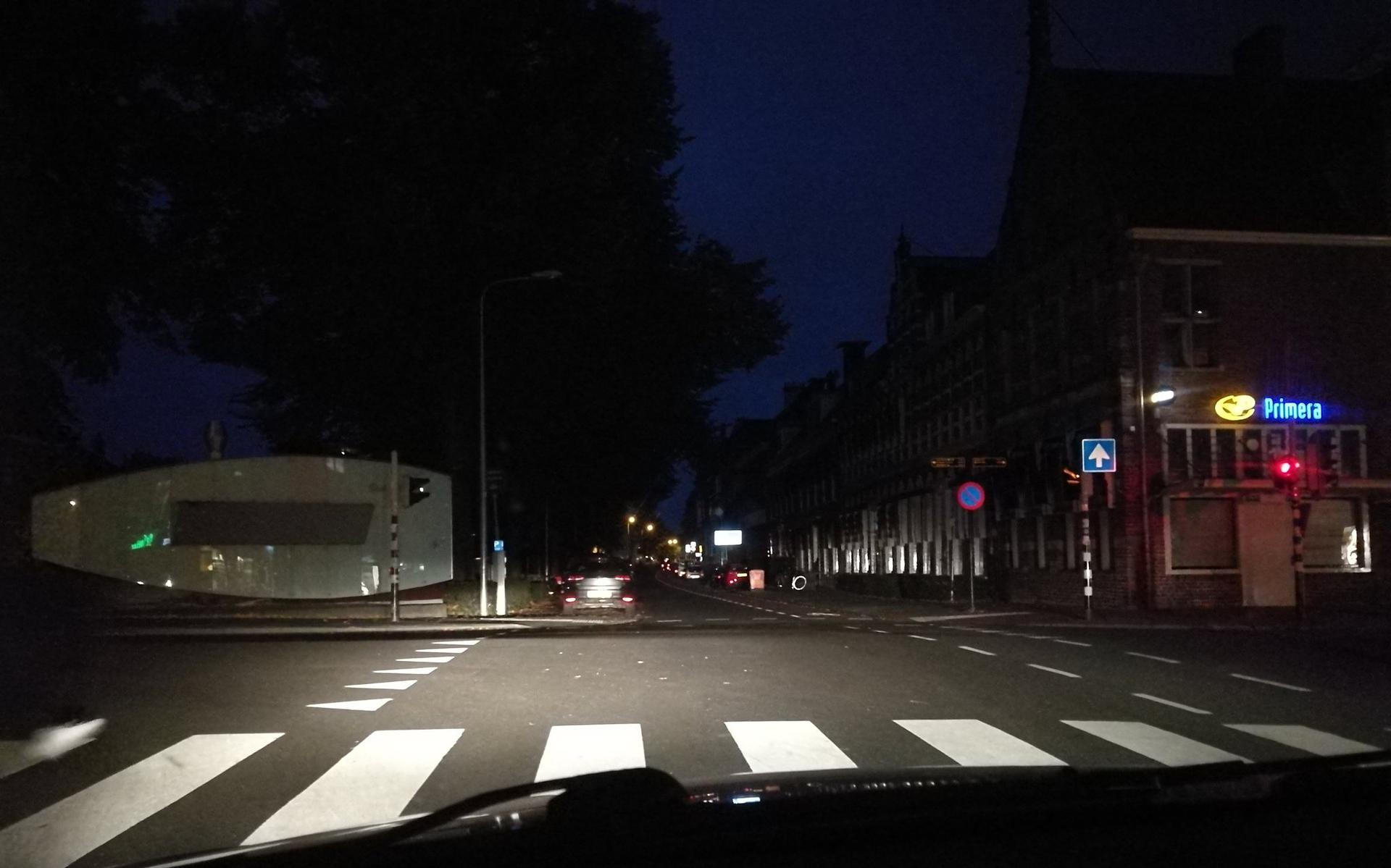 Defecte straatverlichting op de Turfsingel ter hoogte van de Ebbingebrug.