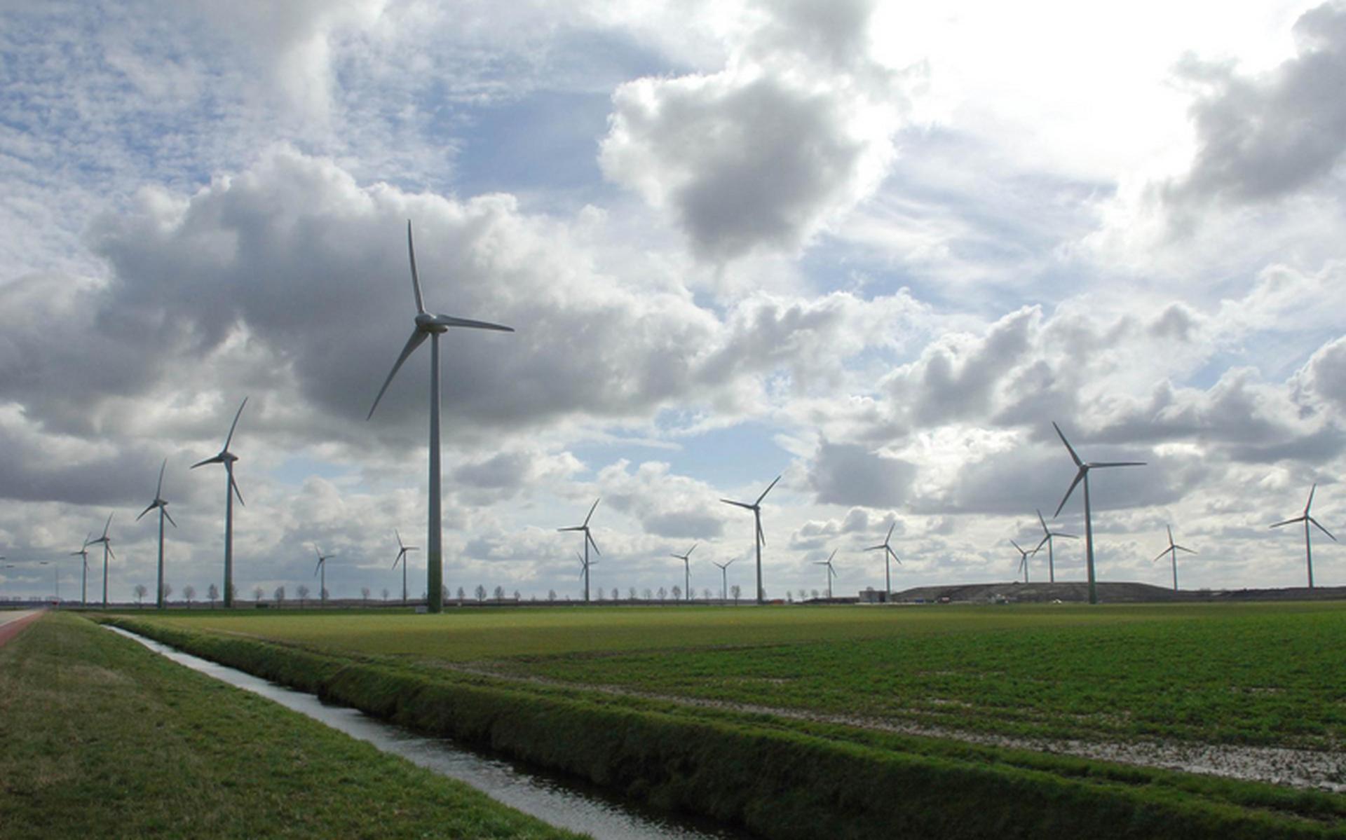 Inmiddels is al driekwart van het aantal windmolens en zonnepanelen geplaatst. Foto: Provincie Groningen