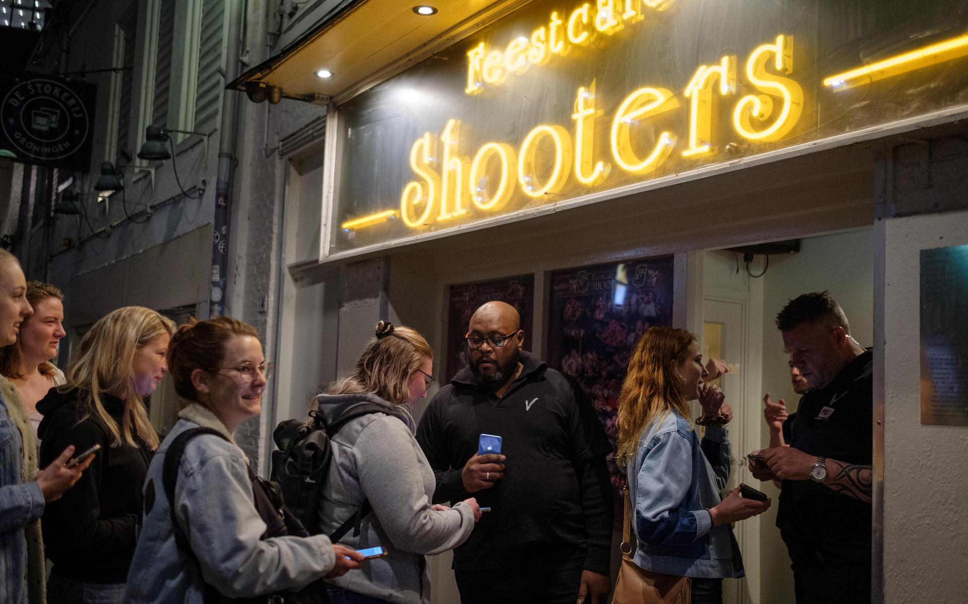 Te weinig, te ver en de XL-locatie is er pas half augustus. Horeca in Groningen ontstemd over capaci