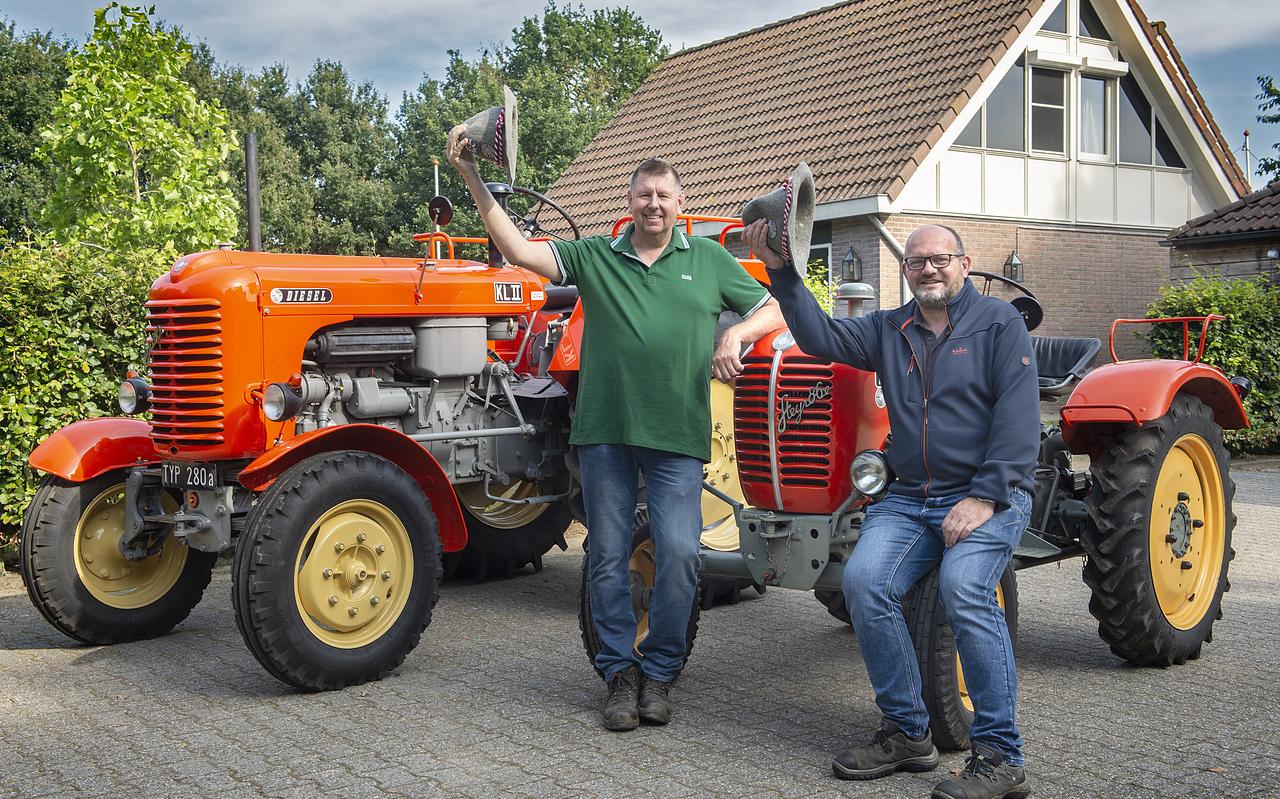 Johan Heijink (links) en Gert Kerssies voor hun vertrek naar het WK-Tractorrijden in Oostenrijk. Johan Heijink (links) en Gert Kerssies voor hun vertrek naar het WK-Tractorrijden in Oostenrijk.