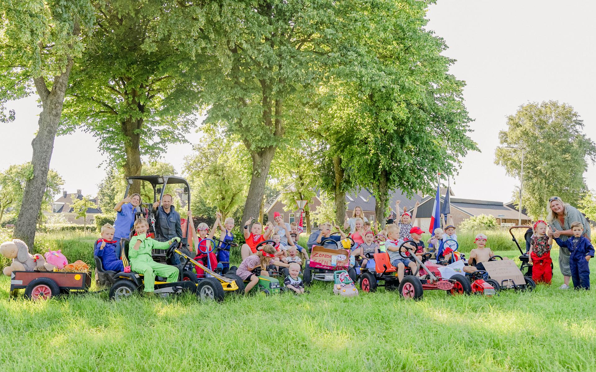 Kijk hier hoe boerenkinderen uit Ruinerwold samen met BZV-koppel Evert en Maud protesteren tegen de 