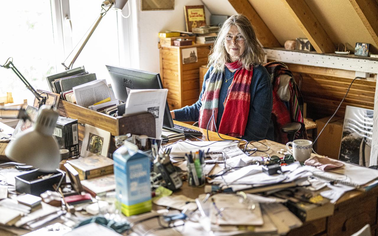 Op haar werkkamer in het White Stork Farm House, een oude boerderij in Koekange, is Marijn O'Hanlon zich gestaag thuis gaan voelen.
