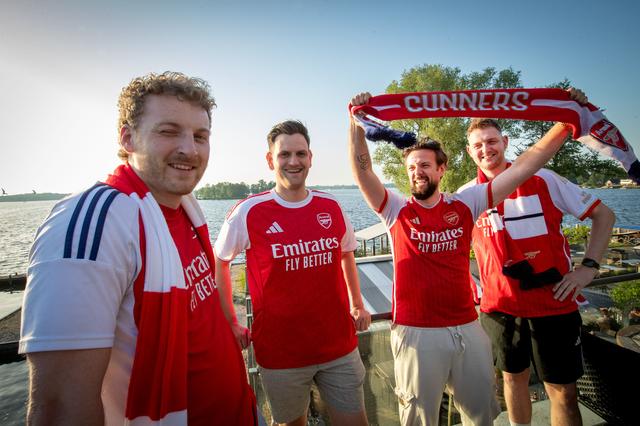 Bekerkoorts loopt op bij hartstochtelijke Arsenal-fans uit Drenthe en Groningen. ‘Eindelijk niet mee